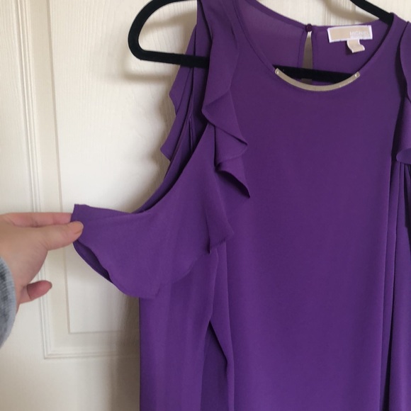 Michael Kors M Cold Shoulder with Ruffles - Picture 3 of 4